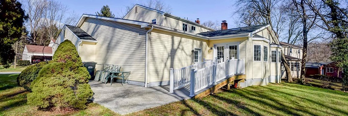 Calvert House With Vinyl Siding